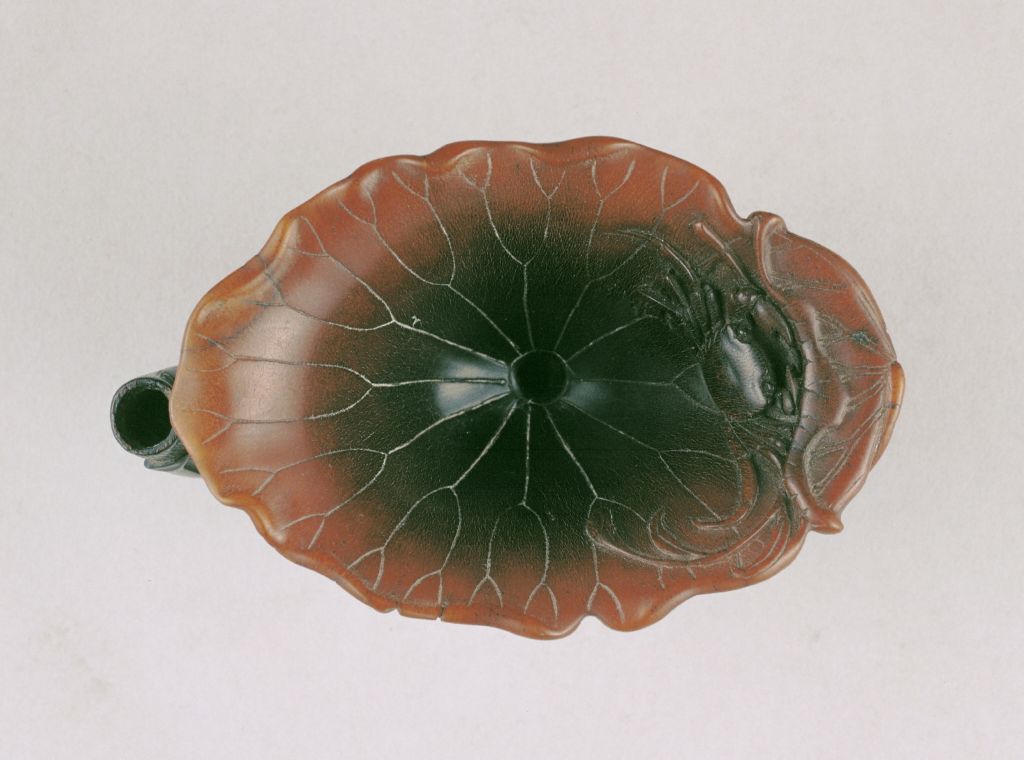 犀角雕莲蟹纹荷叶形杯俯视